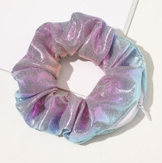 A Decoy Scrunchie to Store Your Money